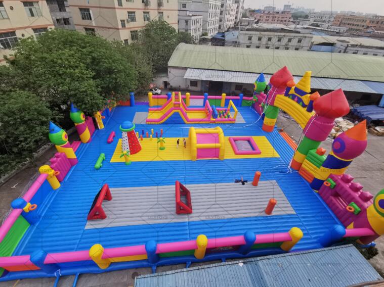 big inflatable bounce for the indoor and outdoor