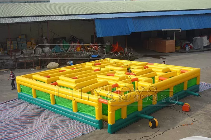 Tarpaulin pvc Customize Size 10*10m Inflatable interactive game inflatable Maze Arena Large Inflatable  Tag Maze carnival playground