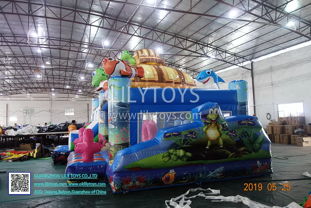inflatable bouncer with slide bounce castle