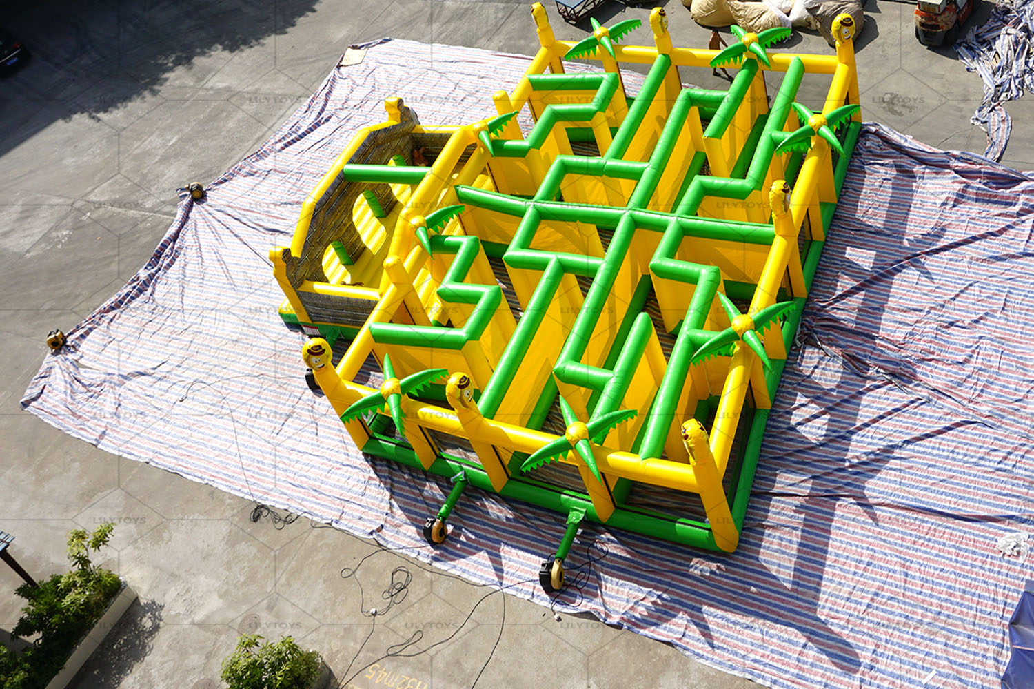inflatable tropical maze