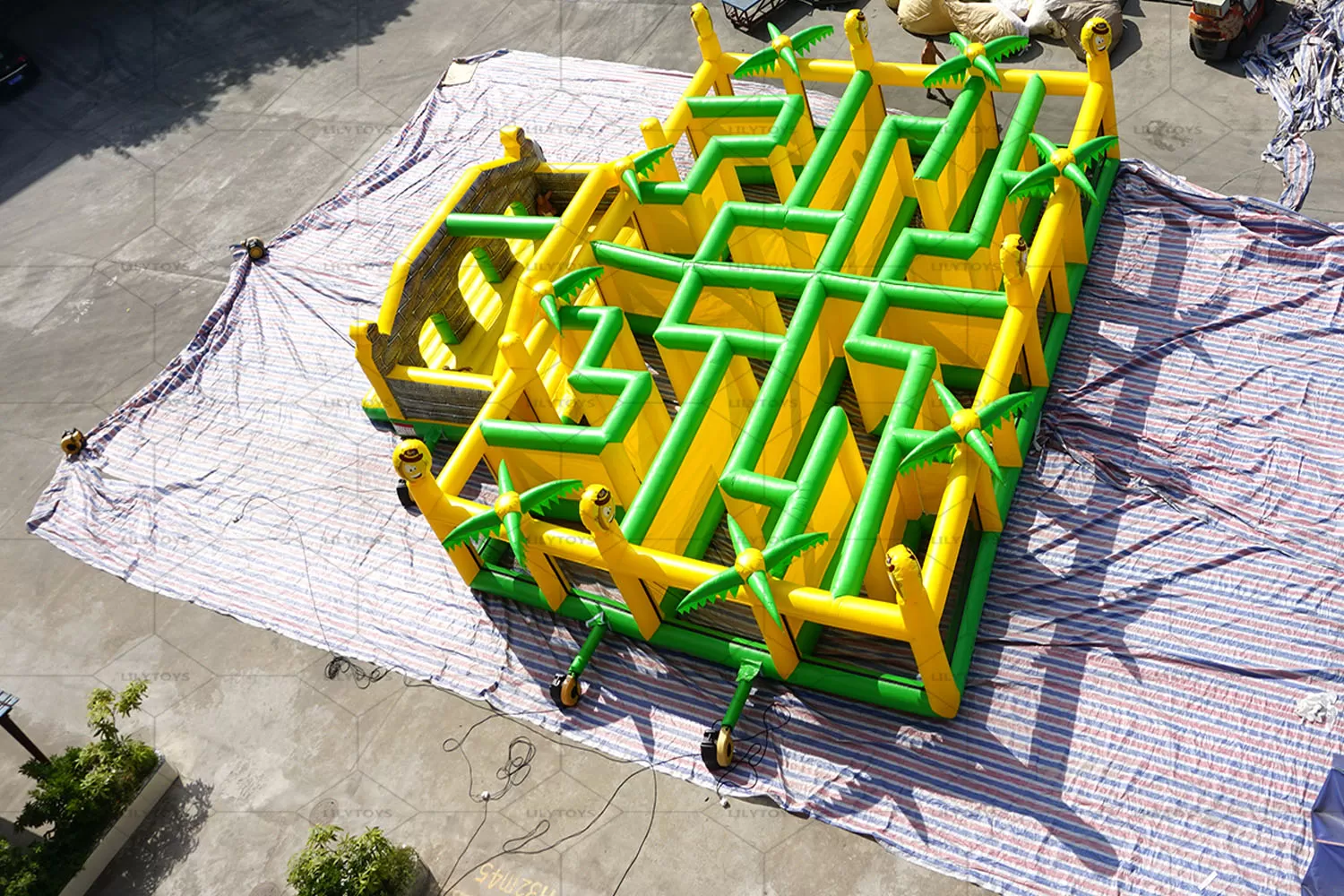 inflatable tropical maze