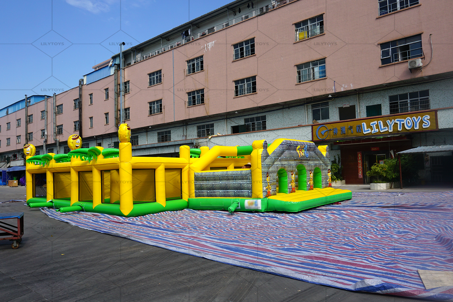 inflatable tropical maze