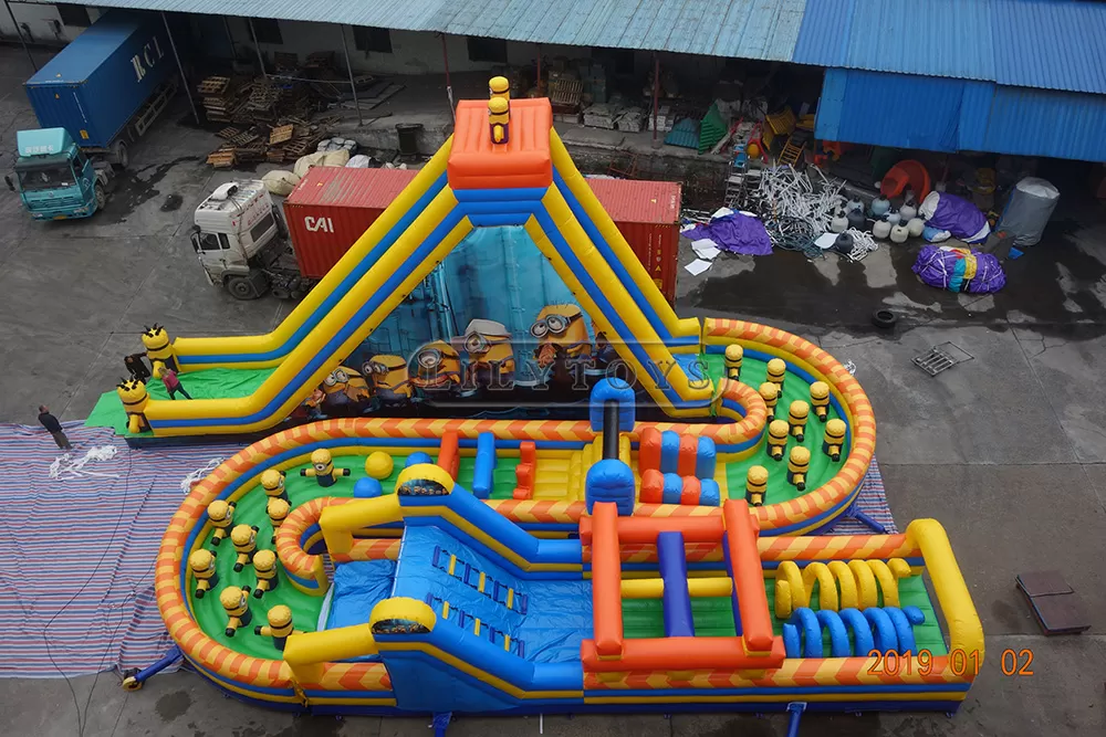 Inflatable obstacle course-05