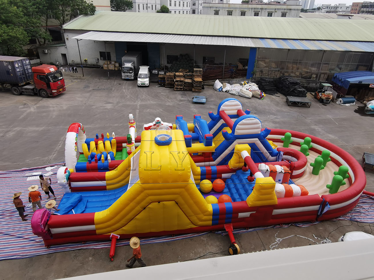 New giant obstacle course inflatable