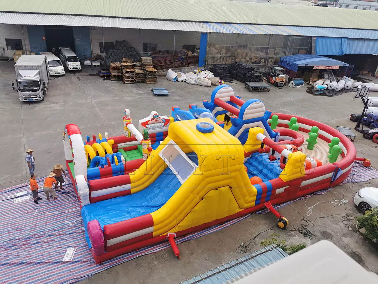 New giant obstacle course inflatable