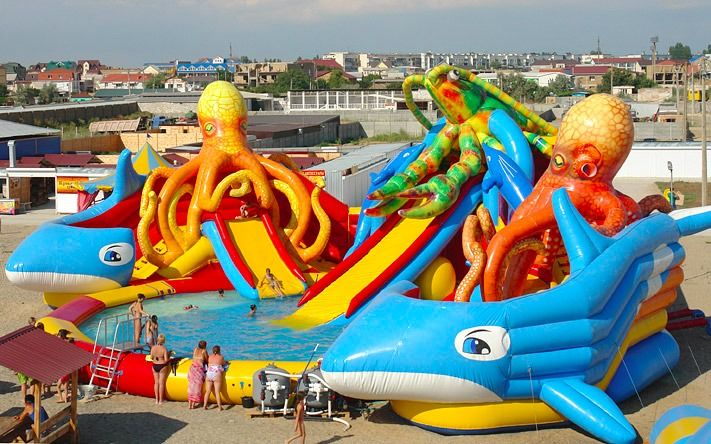 giant inflatable water park with ocpotus