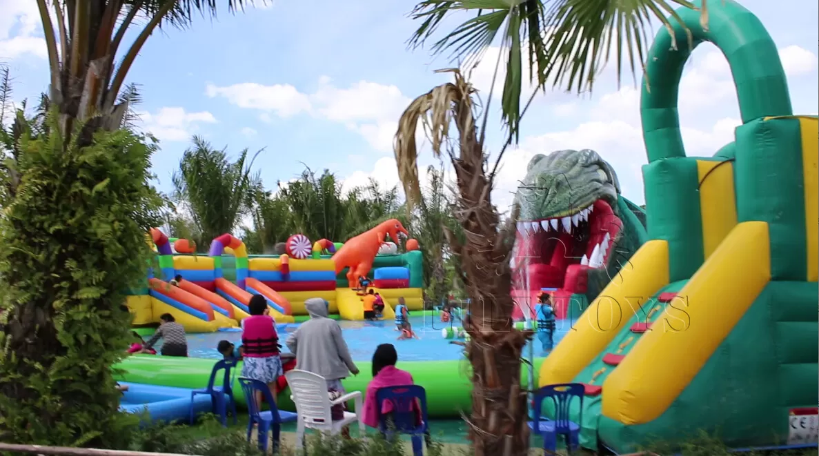 inflatable dinosaur water park for kids and adults
