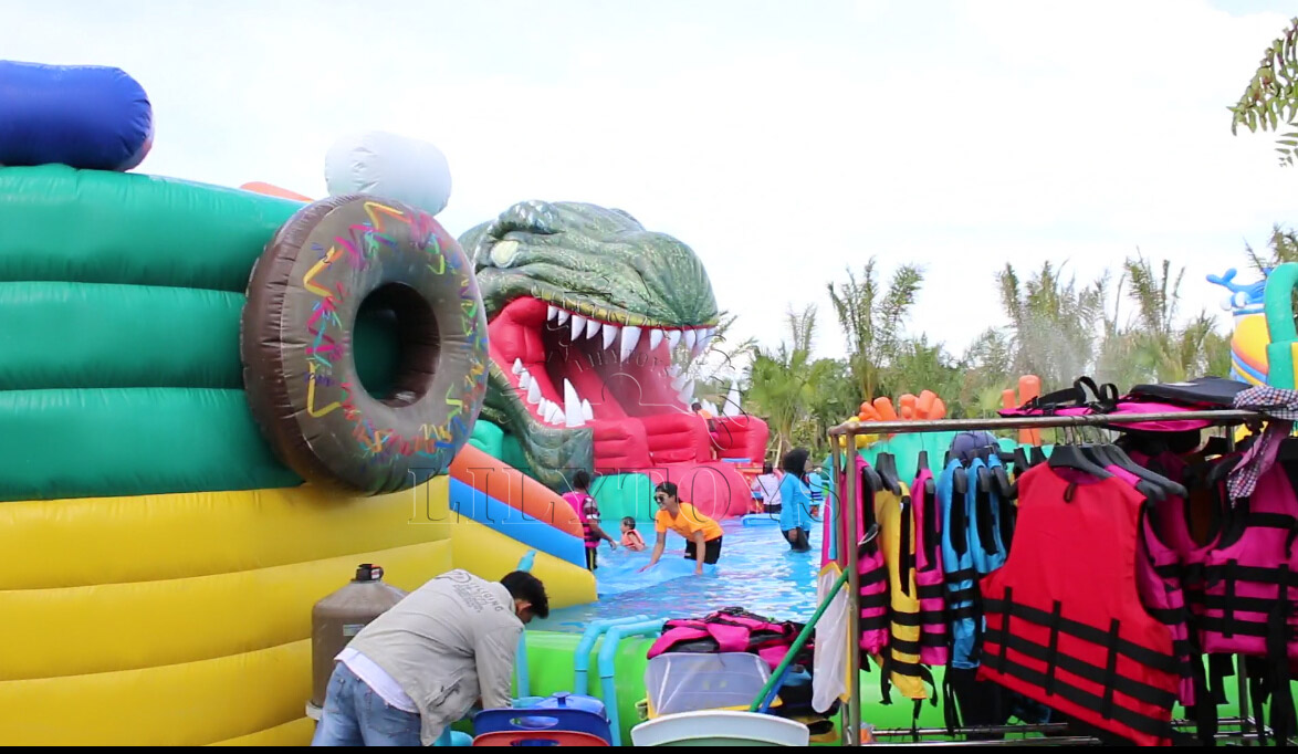 inflatable dinosaur water park for kids and adults