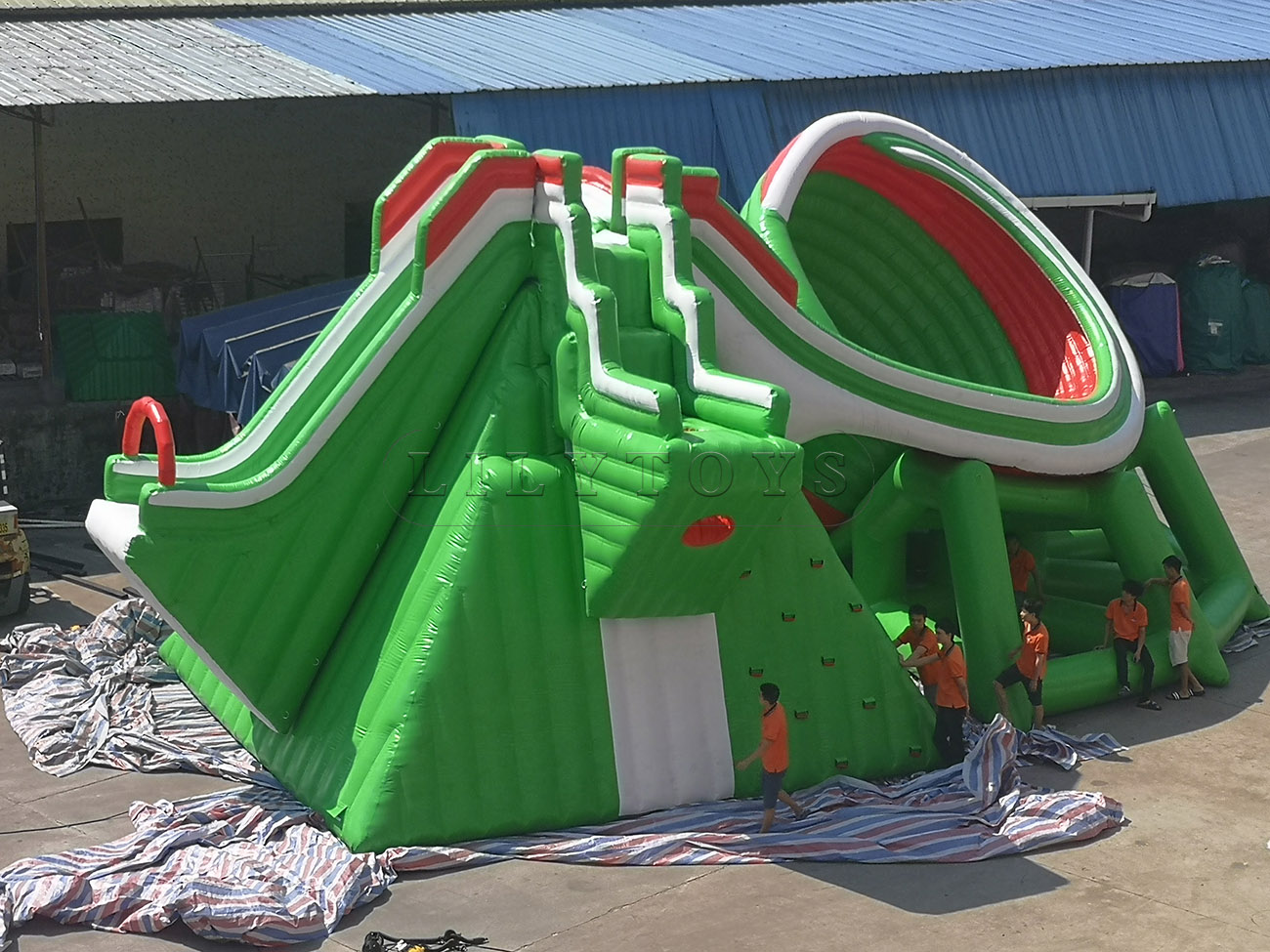 inflatable water park (90)