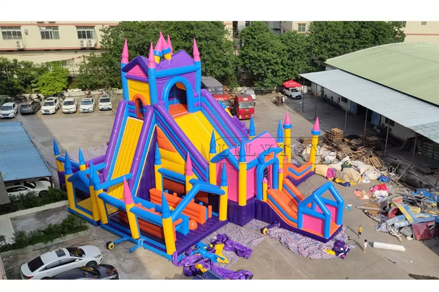 Giant inflatable castle bounce house