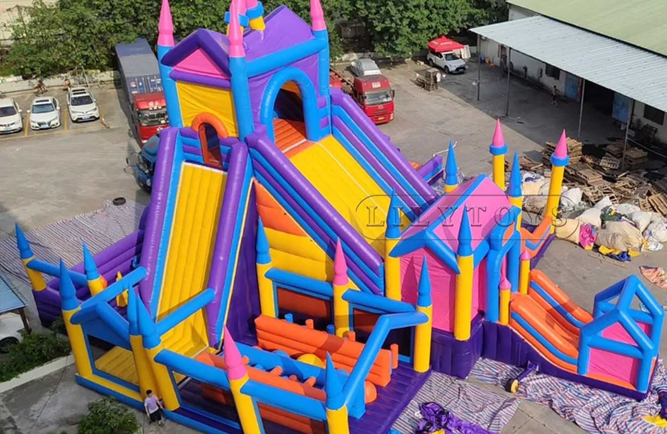 Giant inflatable castle bounce house