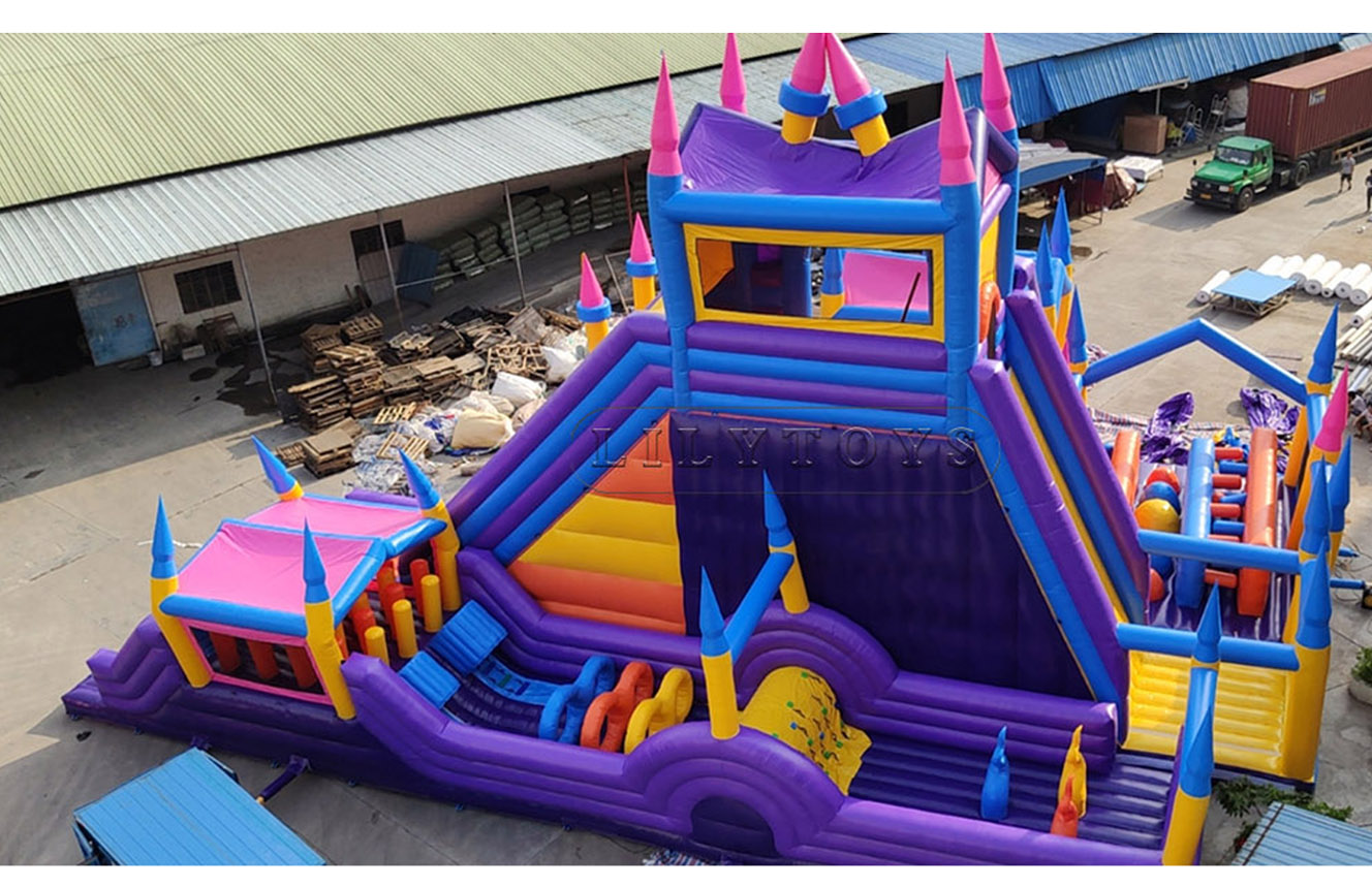 Giant inflatable castle bounce house