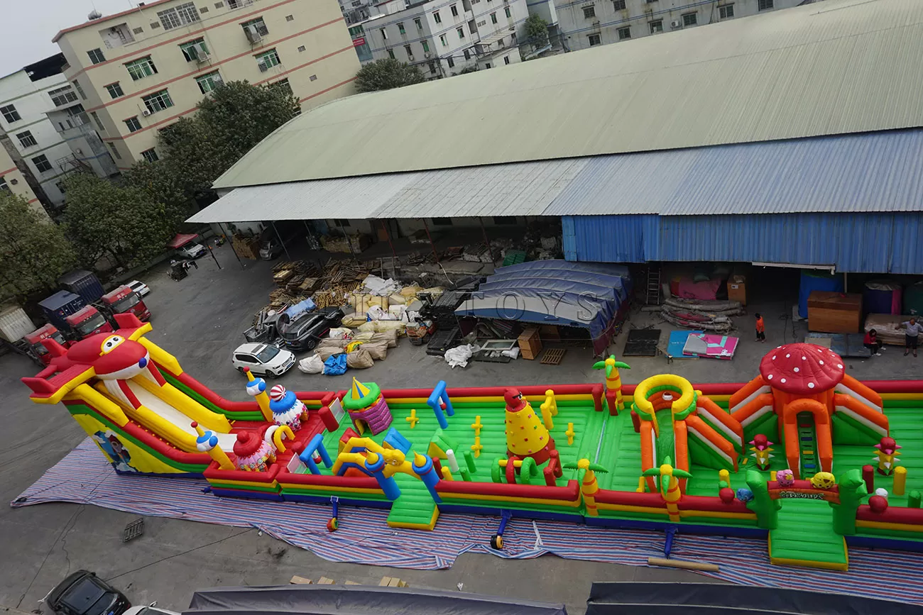 Flights theme gaint floating inflatable obstacle course