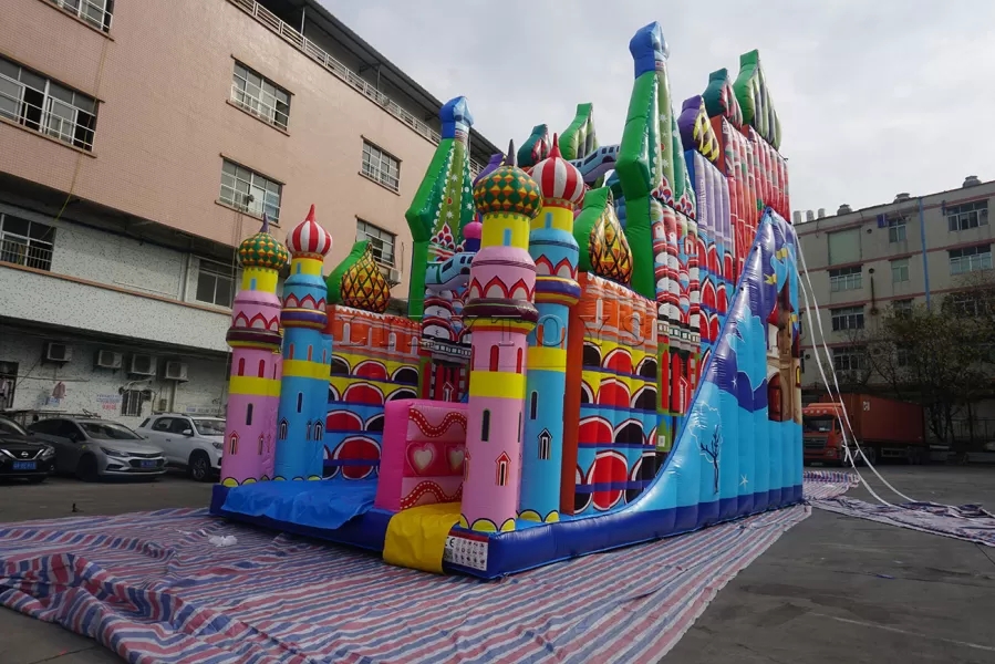 Giant inflatable castle for kids and adults