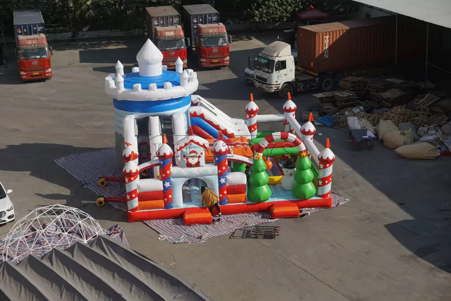 Christmas giant inflatable playground inflatable fun city