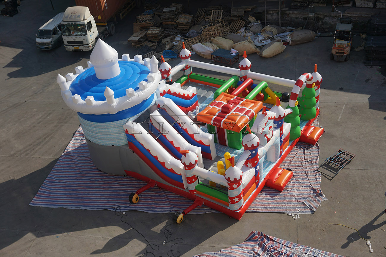 Christmas giant inflatable playground inflatable fun city
