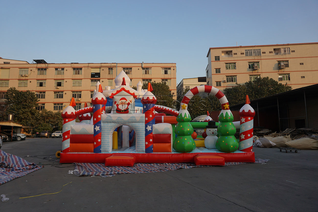 Christmas giant inflatable playground inflatable fun city