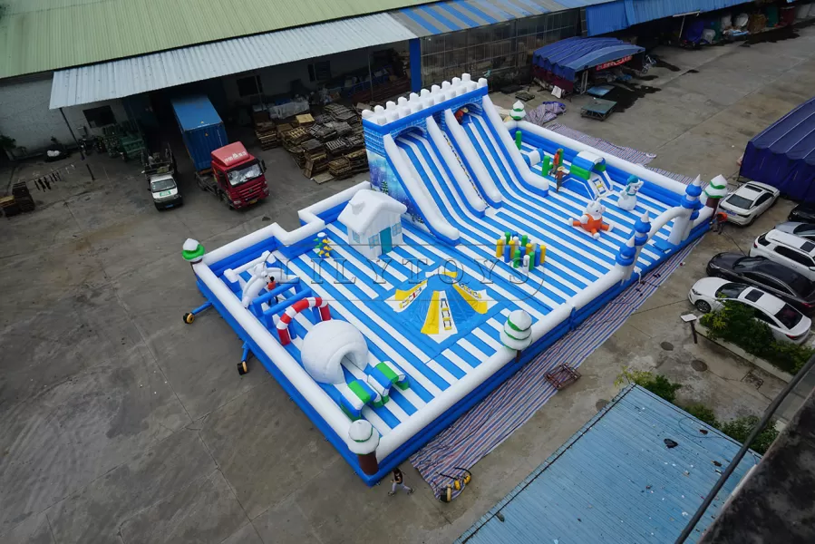 inflatable snow theme amusement park for winter games