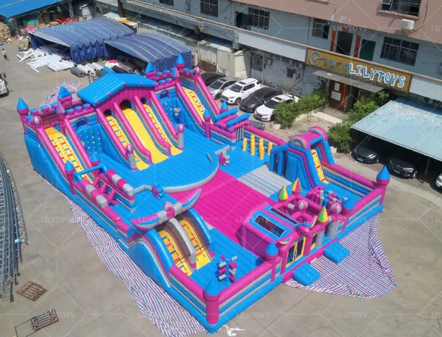 Giant inflatable castle bounce house for indoor and outdoor