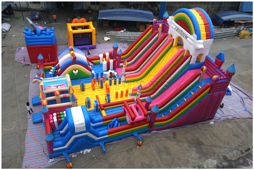 30m inflatable castle with slide boucy castle park