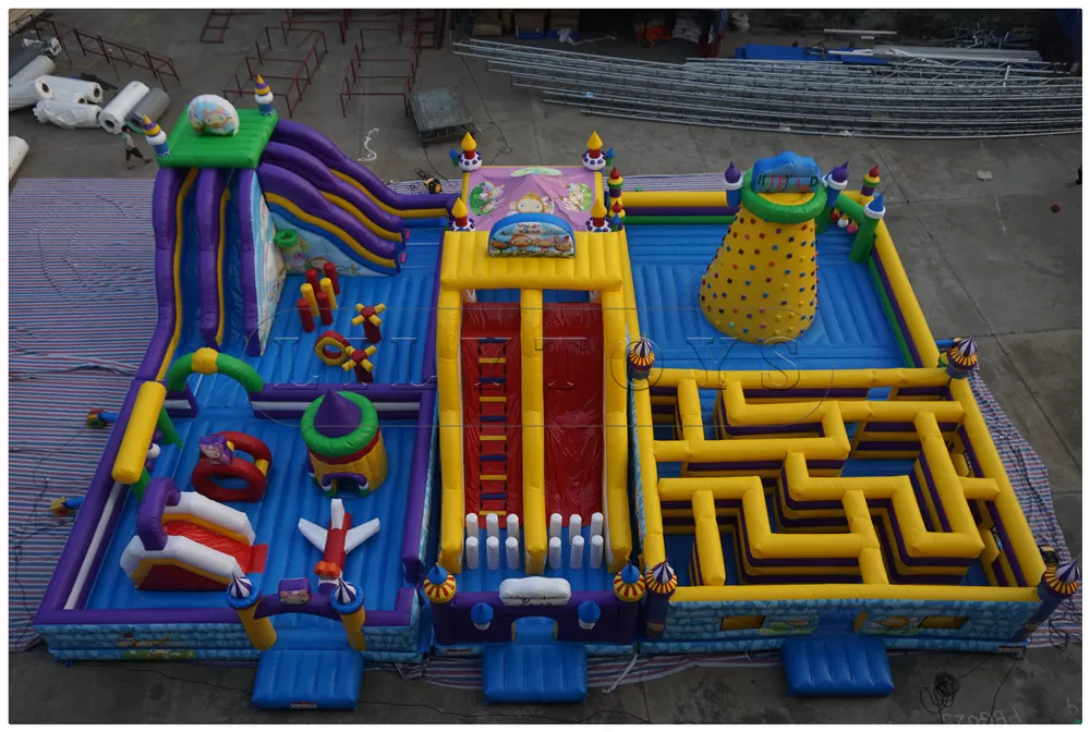 inflatable big playground funcity-01