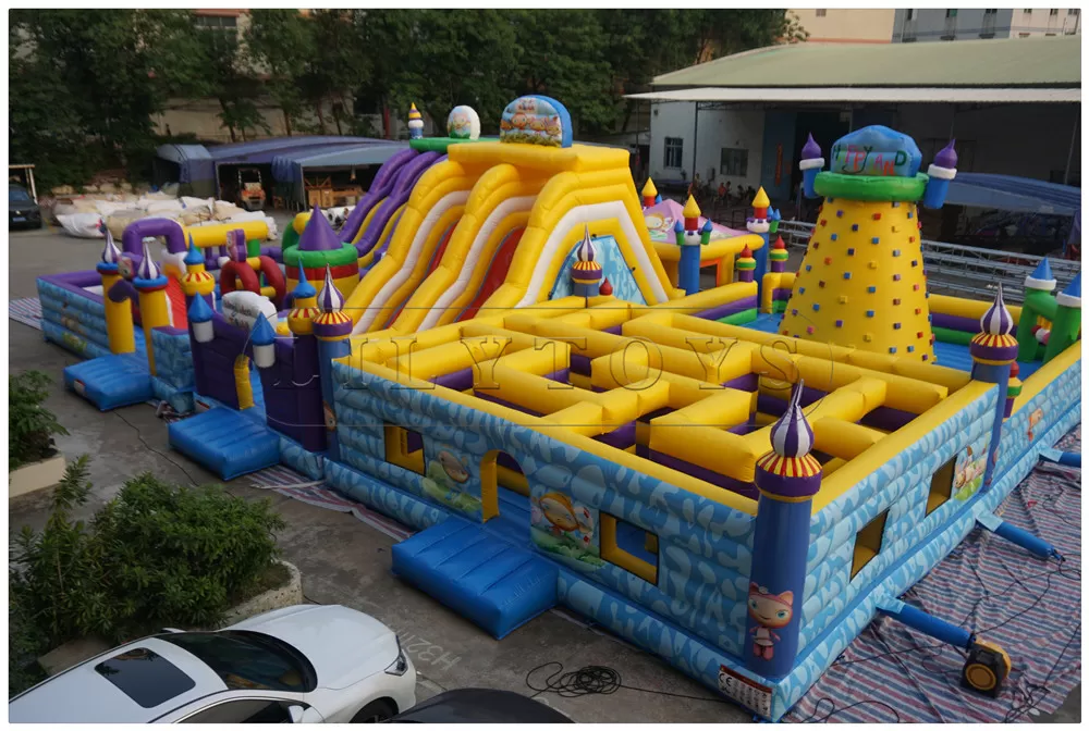 inflatable big playground funcity-01