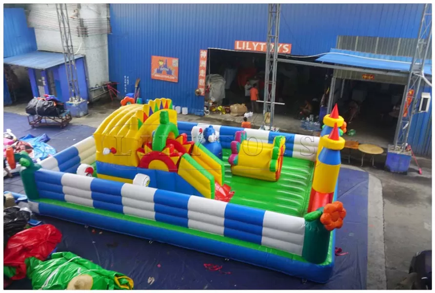 inflatable big playground funcity-14