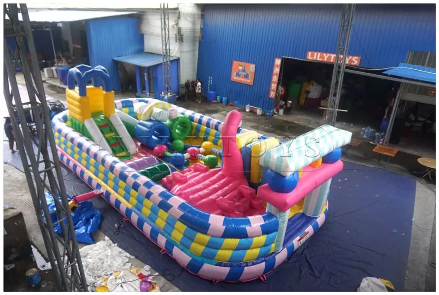 inflatable big playground funcity-16