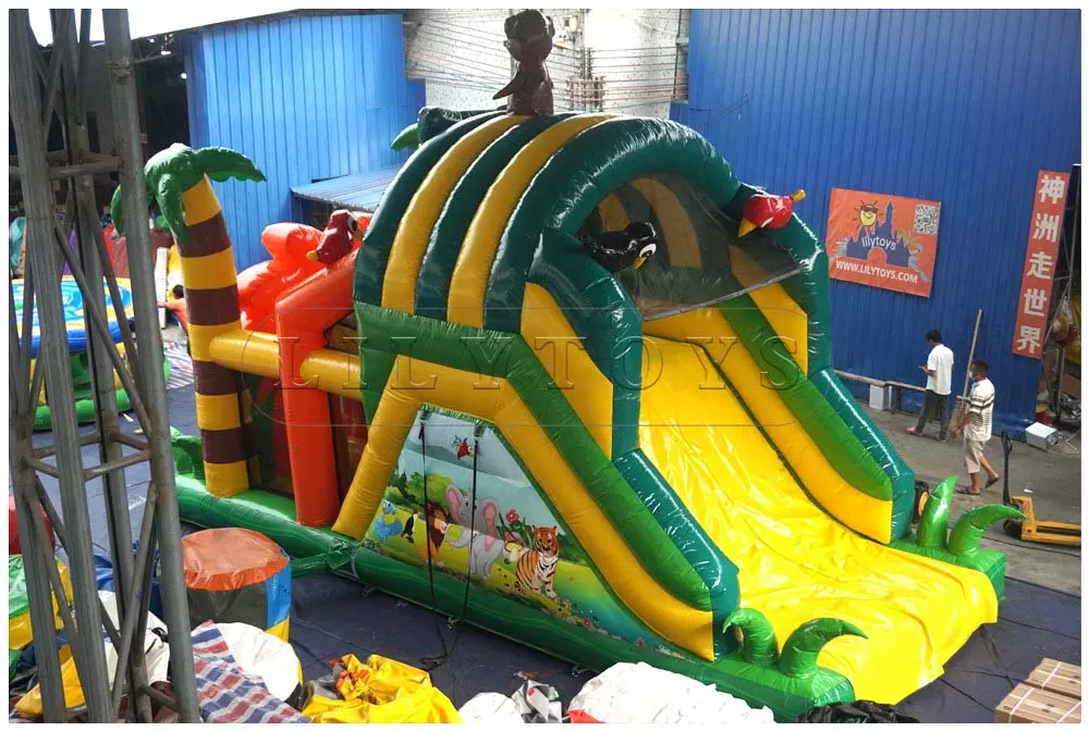 inflatable obstacle course -03