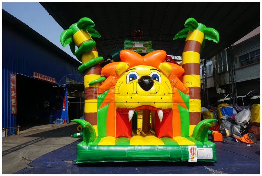 inflatable obstacle course -03