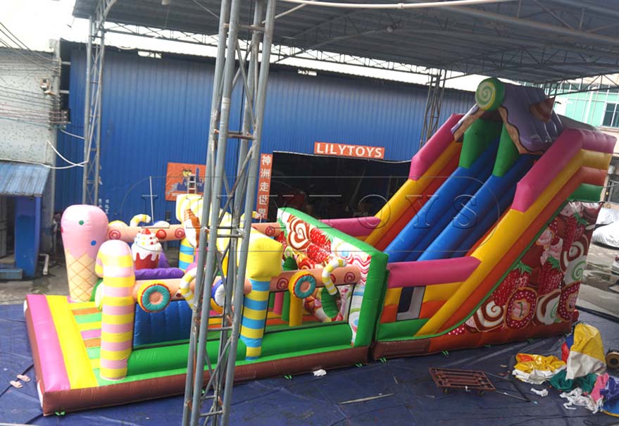 inflatable obstacle course -04