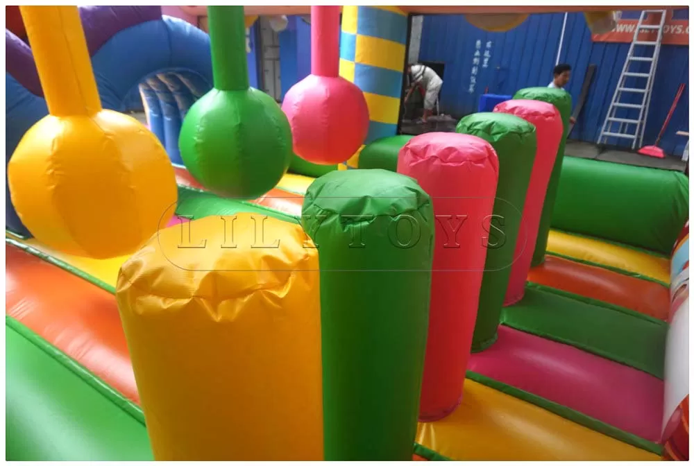 inflatable obstacle course -04