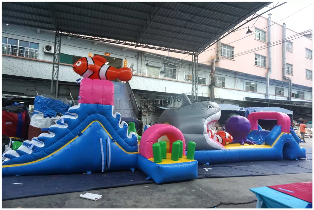 inflatable obstacle course -11