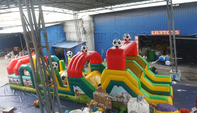 inflatable obstacle course -13