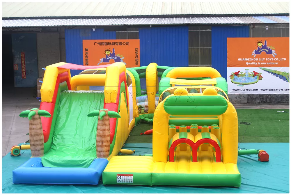 inflatable obstacle course -16