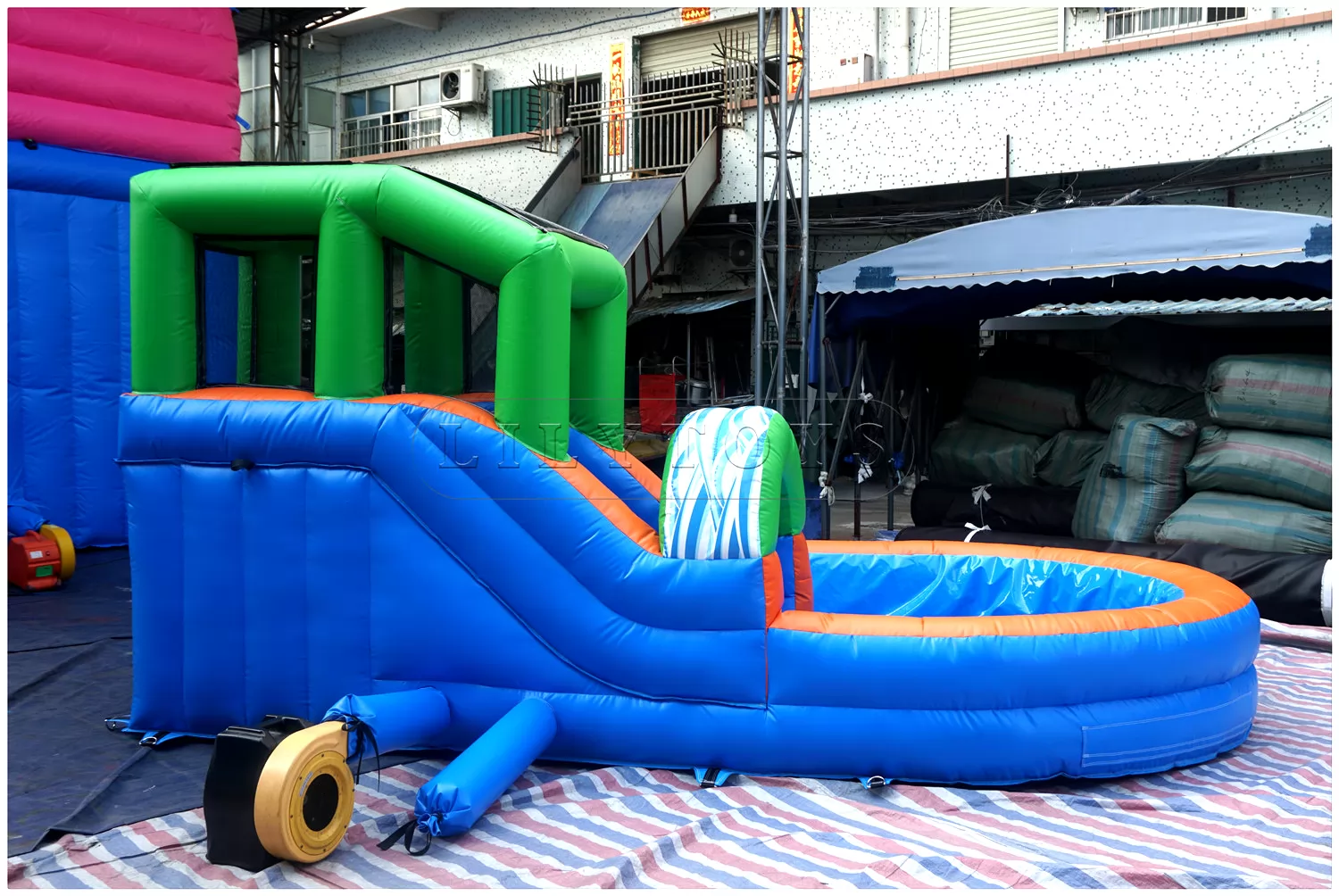 inflatable waterslide-38