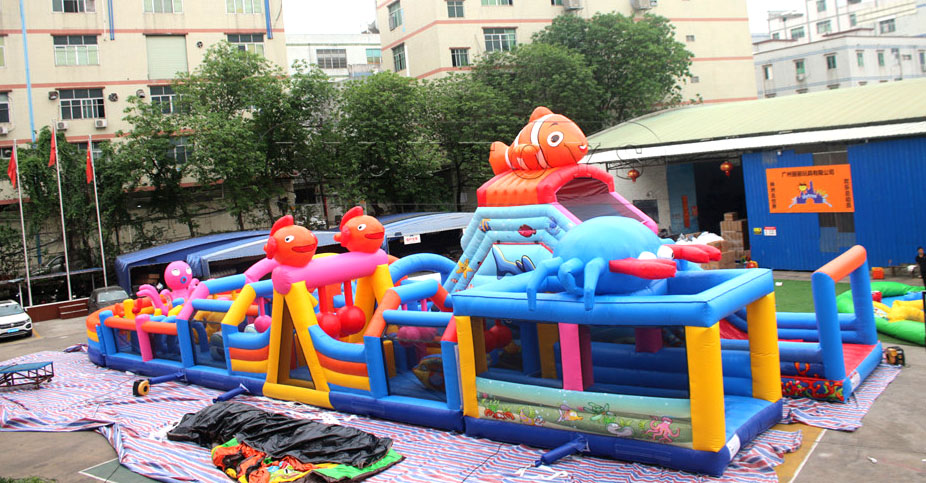 inflatable obstacle course-29